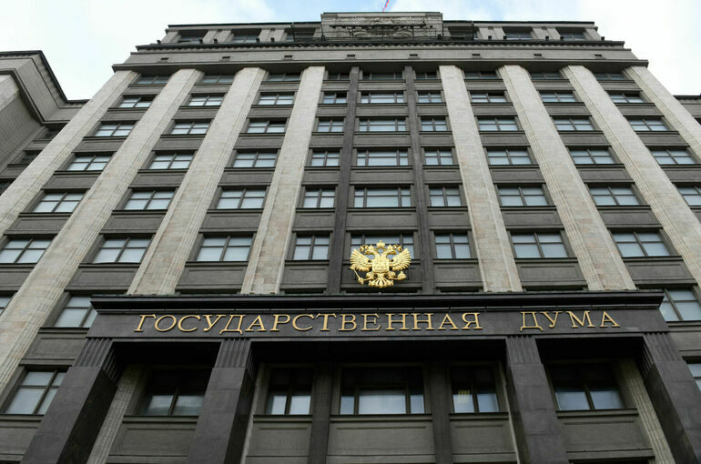 Депутаты Госдумы почтили минутой молчания память неизвестных солдат