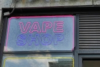 В России предложили запретить оптовую и розничную продажу вейпов