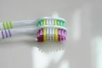 Россияне останутся без зубных щеток Oral-B, но смогут поменять резину на Bugatti
