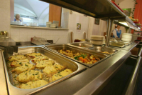 Сенатор призвал усилить контроль за качеством готовой еды