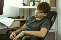 Несовершеннолетних не возьмут на работу в хосписы, бани и ночные клубы 