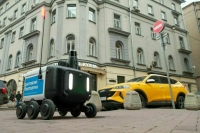 Не человек, не грузовик: в Петербурге пытаются понять, кто такие роботы-доставщики