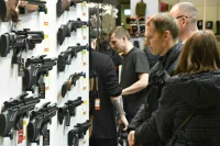 В России разрешат продажу компактного оружия