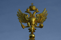 Госдума приняла в первом чтении законопроект о крестах на гербе России