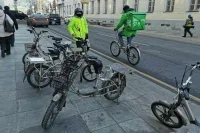 Путин поручит МВД и регионам урегулировать движение курьеров