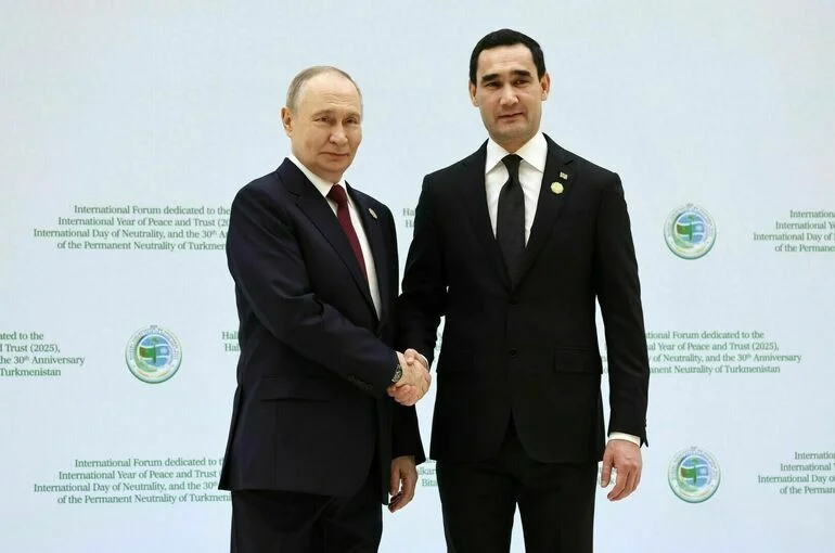 Путин встретился в Ашхабаде с президентом Туркмении