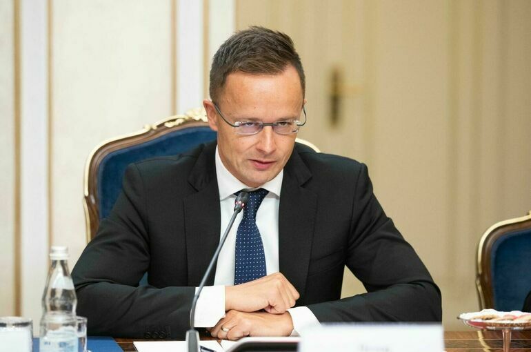 Сийярто: Конфискованные активы России направят на продолжение конфликта