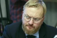 Депутат Милонов призвал досматривать личные вещи школьников