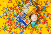 Как выбрать безопасный сладкий подарок на Новый год: советы эксперта Роскачества