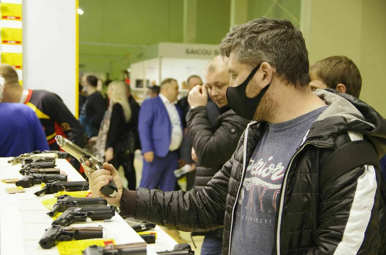 Срок оформления документов на оружие в новых регионах увеличат на год