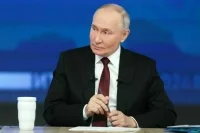 Путин: России нужно добиться рождаемости хотя бы двух детей на одну женщину