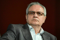 Фадеев считает, что надо исключать школьников, поднимающих руку на учителей