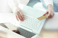 Эксперимент по онлайн-продаже алкоголя предложили остановить