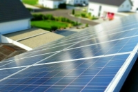 В квартирах предложили разрешить использовать солнечные батареи и ветрогенераторы