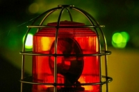 Масштабный пожар охватил здание автосервиса в Сочи, жертв нет