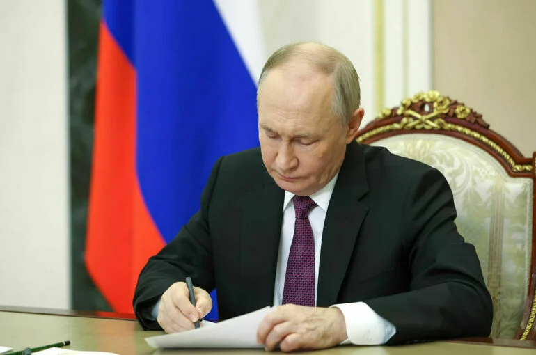 Путин запретил продавать вейпы на остановках