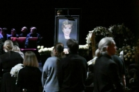 Веру Алентову похоронили на Новодевичьем кладбище рядом с мужем