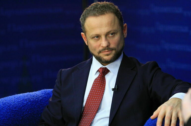 Депутат объяснил, почему нельзя ограничить цены на такси в Новый год