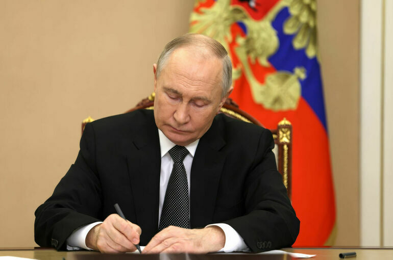 Путин передал активы Canpack и Rockwool под временное управление