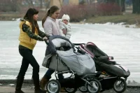 Матерям детей-погодков предложили выплачивать два пособия
