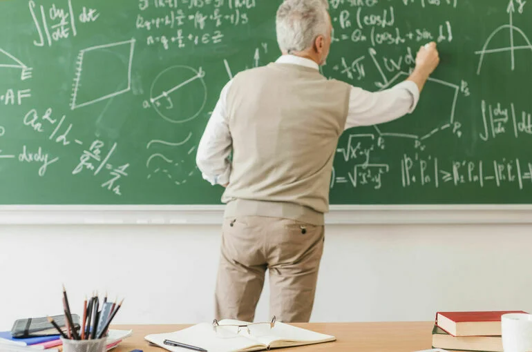 Для преподавателей вузов в регионах предложили ввести повышенные надбавки
