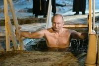 Песков: Путин на Крещение по традиции окунулся в прорубь