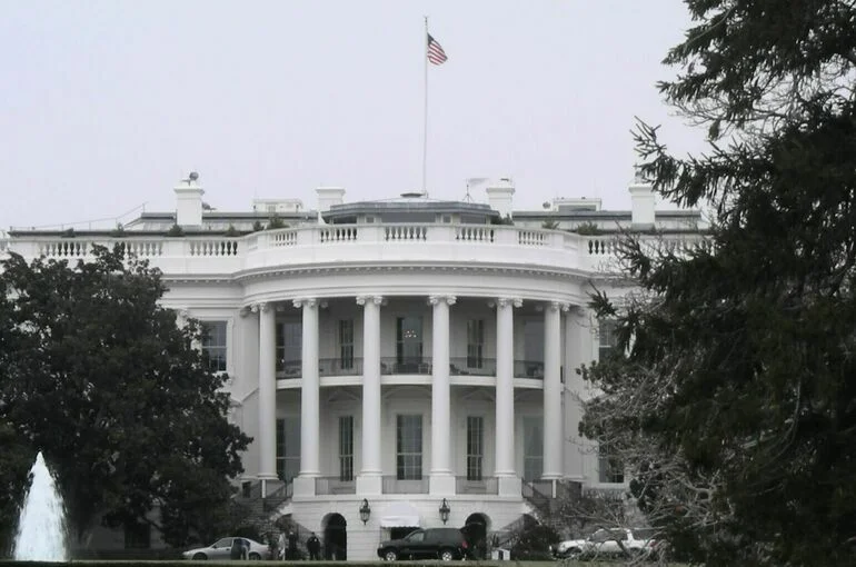 CBS: Трамп позднее во вторник примет участие в брифинге Белого дома