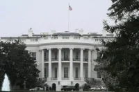 CBS: Трамп позднее во вторник примет участие в брифинге Белого дома