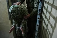 ТАСС: Шестеро боевиков «Азова»* сдались в плен под Димитровом