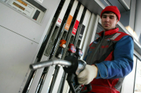 Кабмин разрешил экспорт бензина нефтяным компаниям