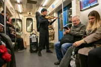Адвокат объяснил, какое грозит наказание за отказ показать телефон в метро