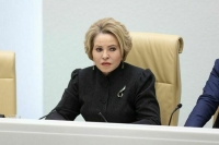 Матвиенко считает необходимым создать единый список разрешенной школьной еды