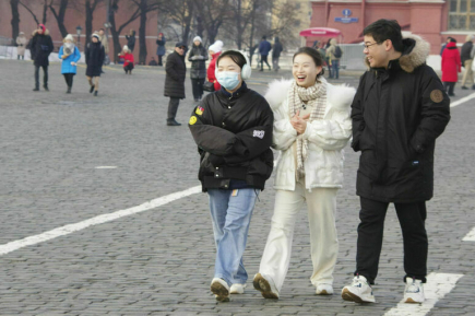 Для иностранных туристов предложили ввести специальные симки и банковские карты