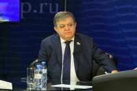 Сенатор Джабаров объяснил желание Латвии и Эстонии наладить связи с РФ суровой зимой