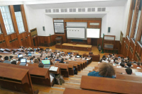 Фальков назвал специальности, на которые сократят платные места в вузах