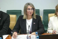 Сенатор призвала учить молодых педагогов предотвращать конфликты в школах