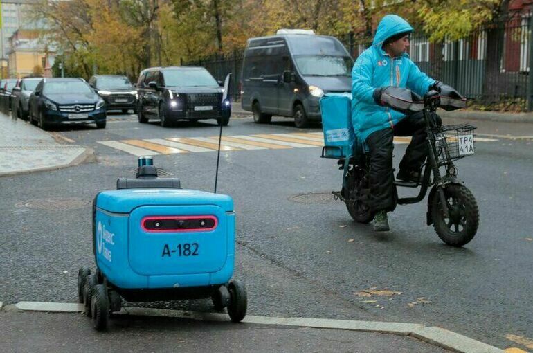 Суд отменил штраф для робота-курьера за нарушение ПДД