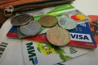 Максимальное число банковских карт на человека предлагают ограничить до 20