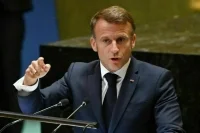 Макрон предложил возобновить диалог с Россией