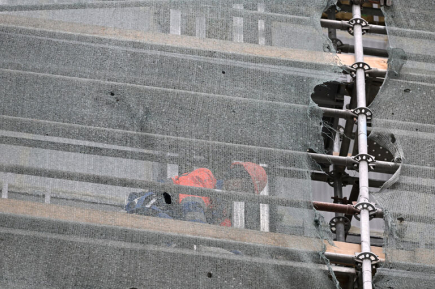 На стройках намерены ужесточить контроль над рабочими-мигрантами