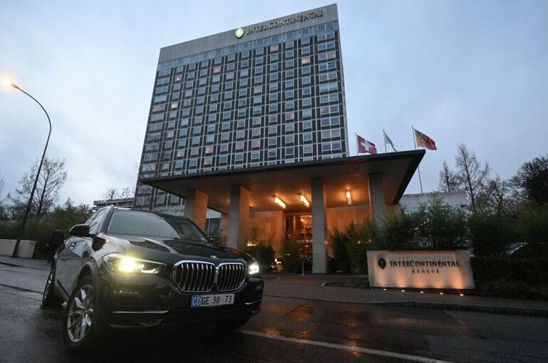 Политолог считает позитивным признаком сдержанные комментарии по переговорам в Женеве