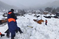 На Архызе в Карачаево-Черкесии лавина сошла на два кемпинга и автомобиль