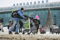 Аэропорты Москвы отменили 34 рейса и задержали 33 из-за снегопада