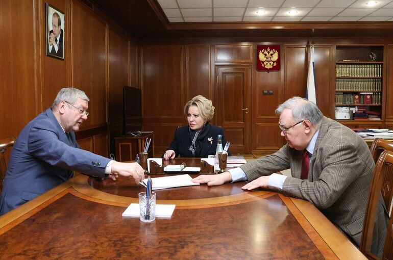 Матвиенко представили печатный подлинник Манифеста о преобразовании Госсовета