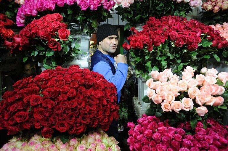 Розы и тюльпаны: эксперты назвали самые популярные цветы у россиян