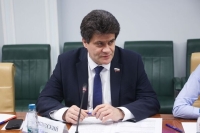 Сенаторы готовят предложения по изменению принципа госзакупок