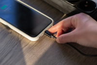 В Роскачестве рассказали, чем опасна быстрая зарядка