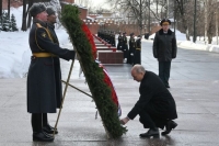 Путин возложил венок к Могиле Неизвестного Солдата у Кремлевской стены