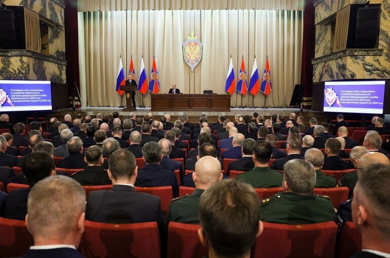 Президент РФ поручил усилить работу контрразведки