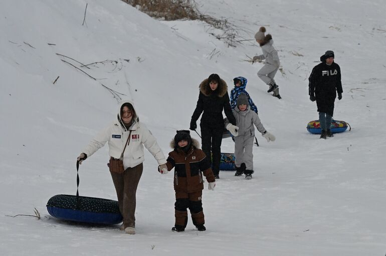 Более 4 млн семей с низкими доходами смогут в июне подать заявление на допвыплату